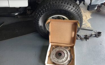 Ford-bronco-xlt-5.0-1992-white-21