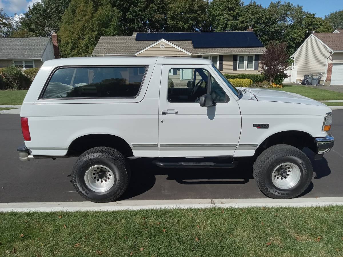 Ford-bronco-xlt-5.0-1992-white-7