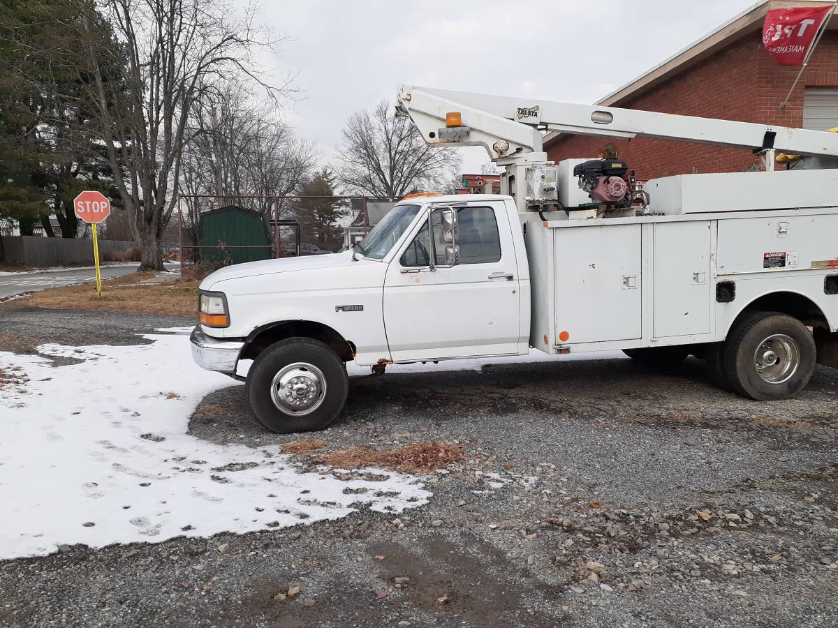 Ford-bucket-truck-1995-white
