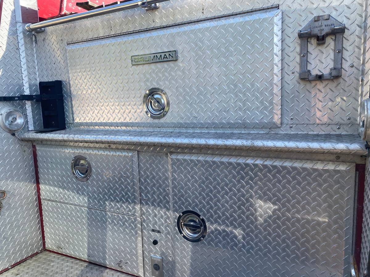 Ford-c-series-1985-red-13