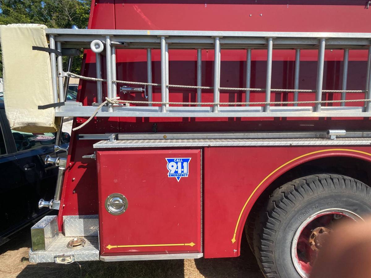 Ford-c-series-1985-red-2