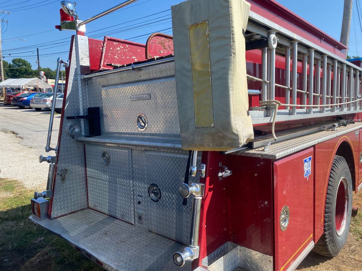 Ford-c-series-1985-red-4