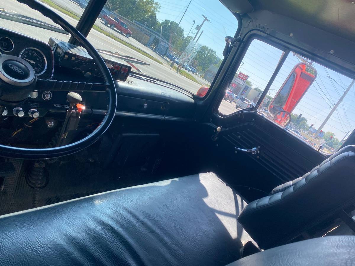 Ford-c-series-1985-red-7