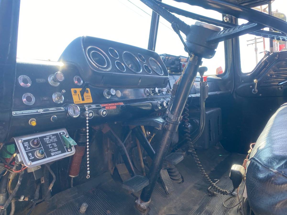 Ford-c-series-1985-red-8