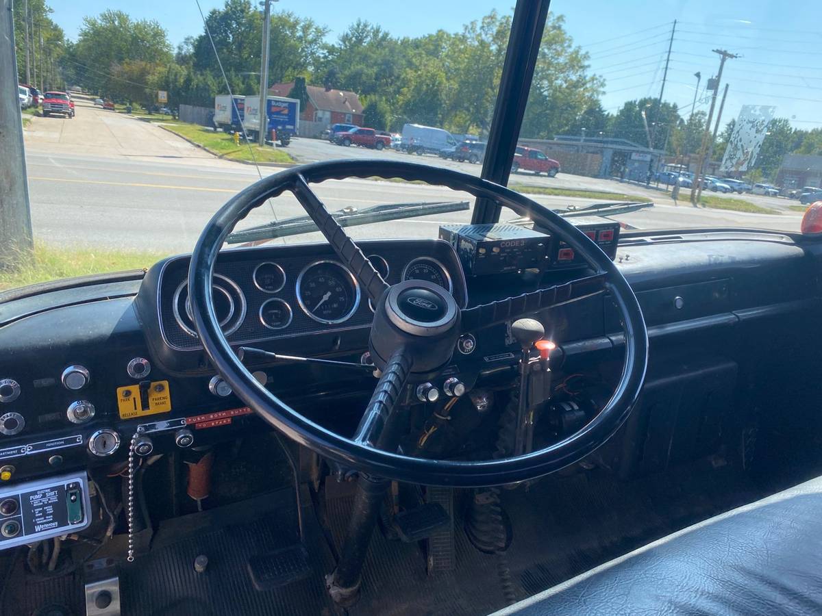 Ford-c-series-1985-red-9