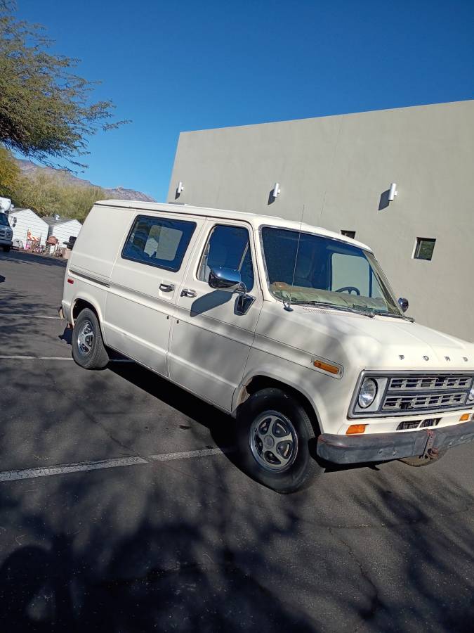 Ford-cargo-van-1975-white-11