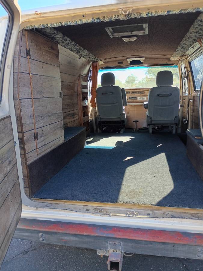 Ford-cargo-van-1975-white-12