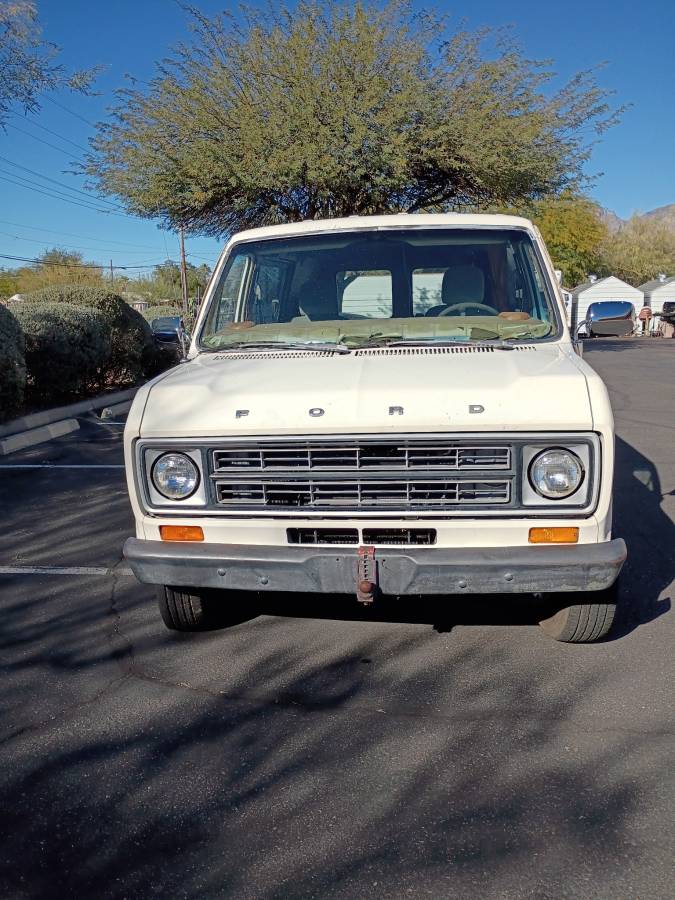 Ford-cargo-van-1975-white-2
