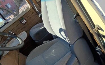 Ford-cargo-van-1975-white-6