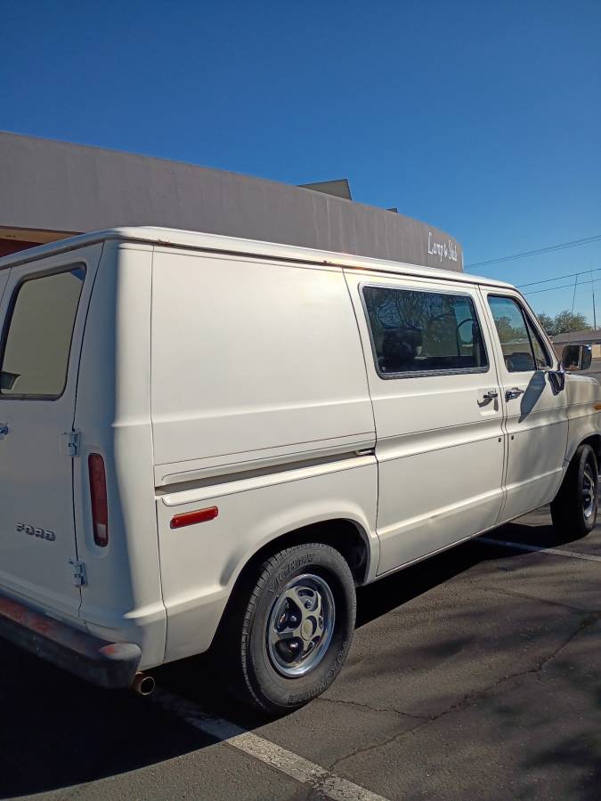 Ford-cargo-van-1975-white