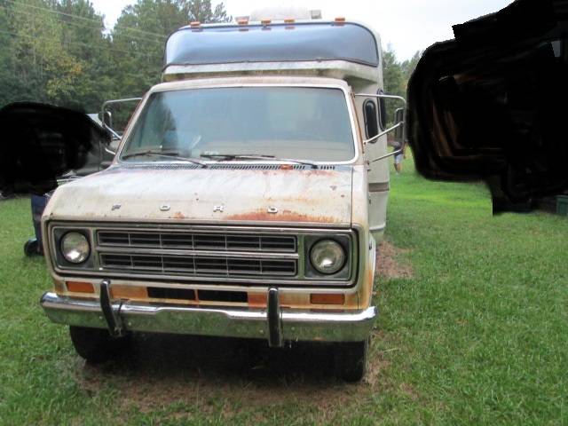 Ford-chateau-camper-special-motorhome-1977-white-3