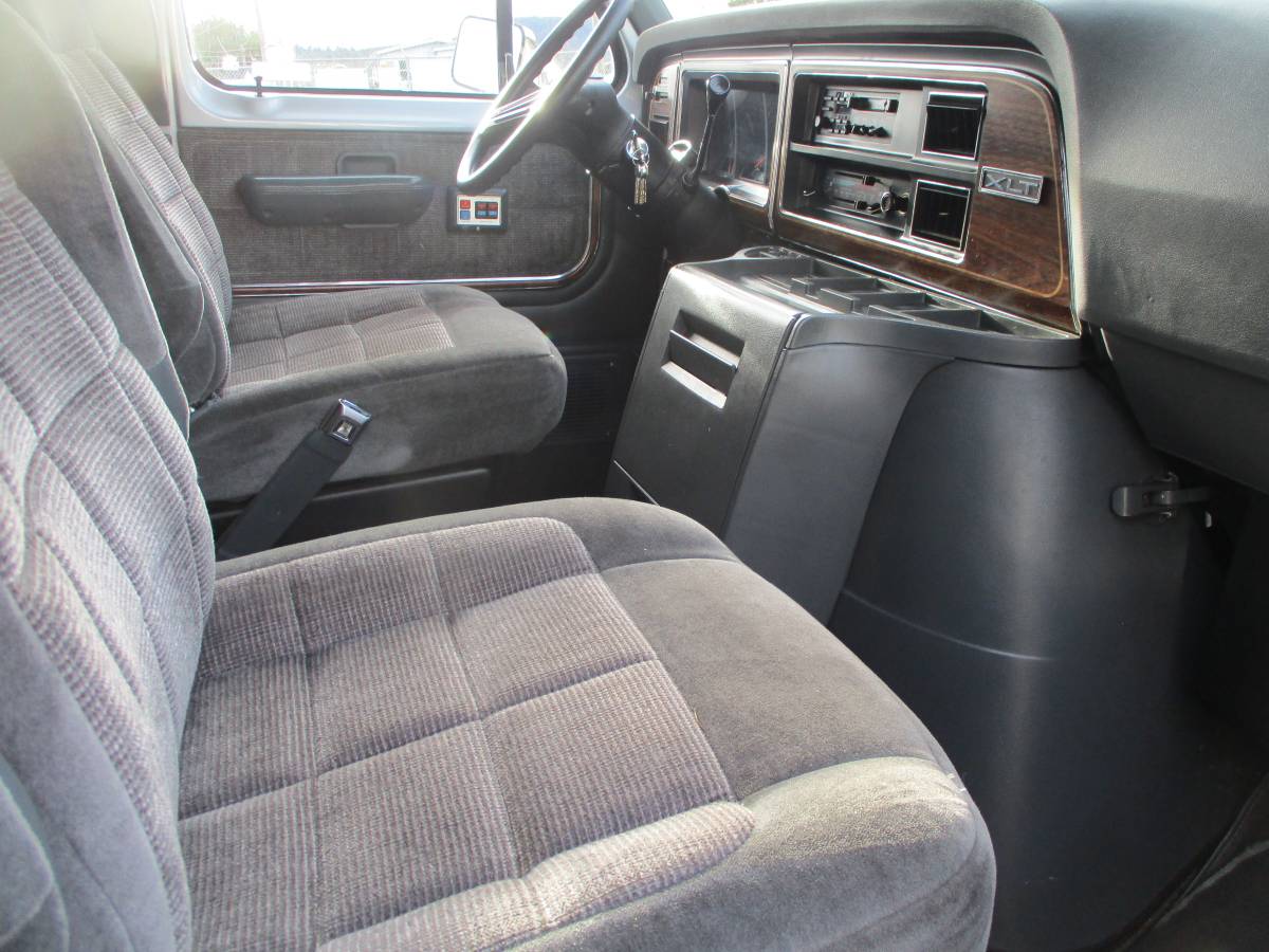 Ford-clubwagon-xlt-1991-blue-1