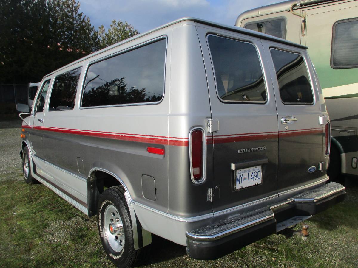 Ford-clubwagon-xlt-1991-blue-10