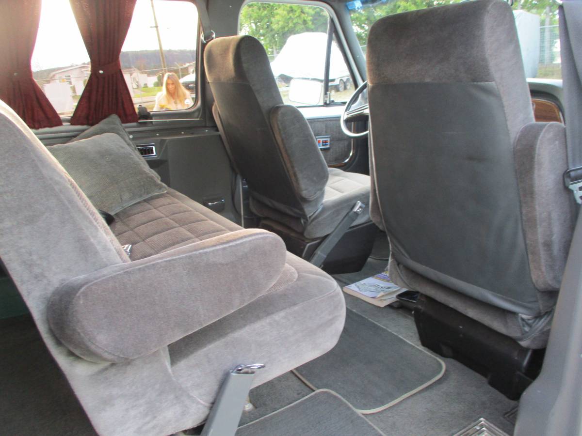 Ford-clubwagon-xlt-1991-blue-11