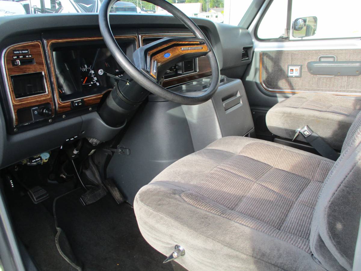 Ford-clubwagon-xlt-1991-blue-8