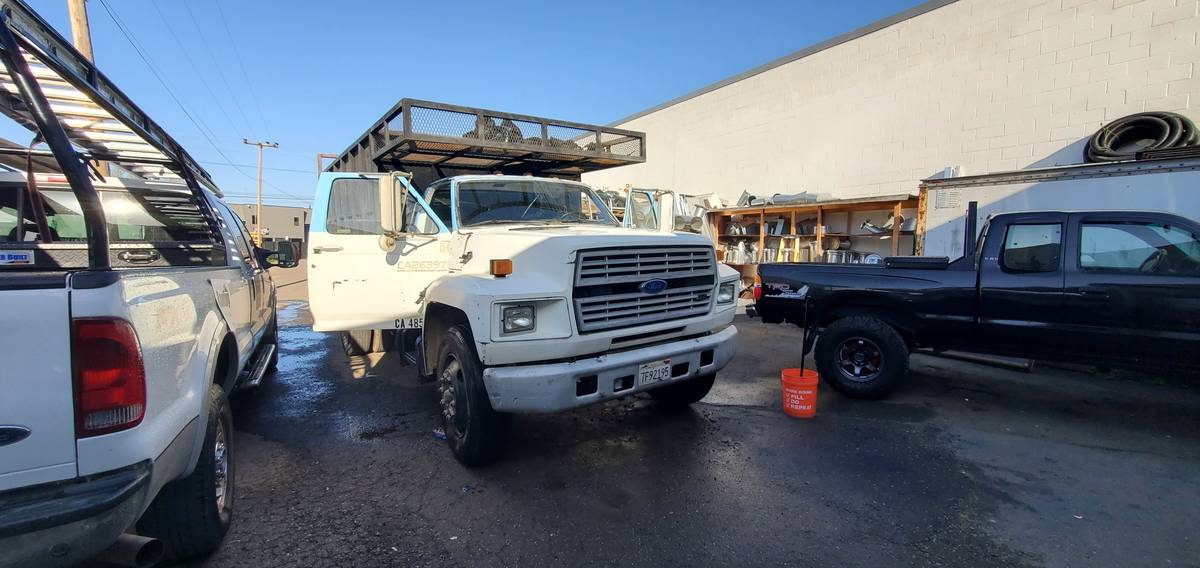 Ford-commercial-f-600-super-duty-1992-white-1