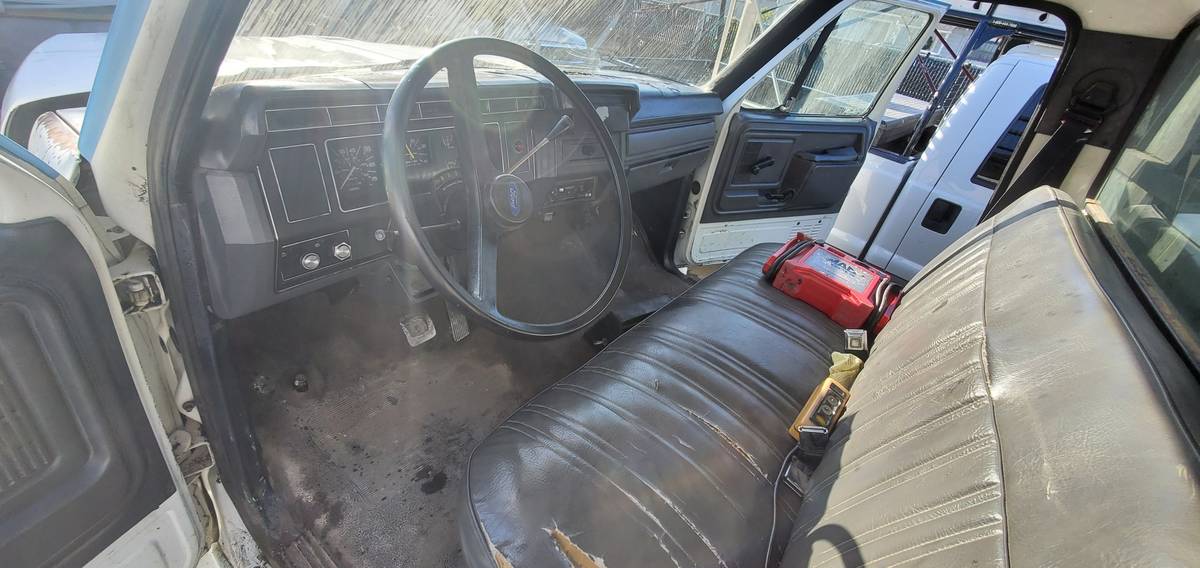 Ford-commercial-f-600-super-duty-1992-white-3