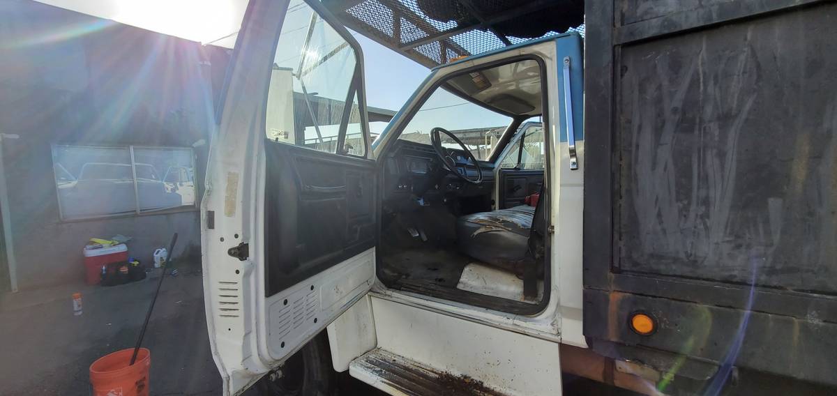 Ford-commercial-f-600-super-duty-1992-white-7