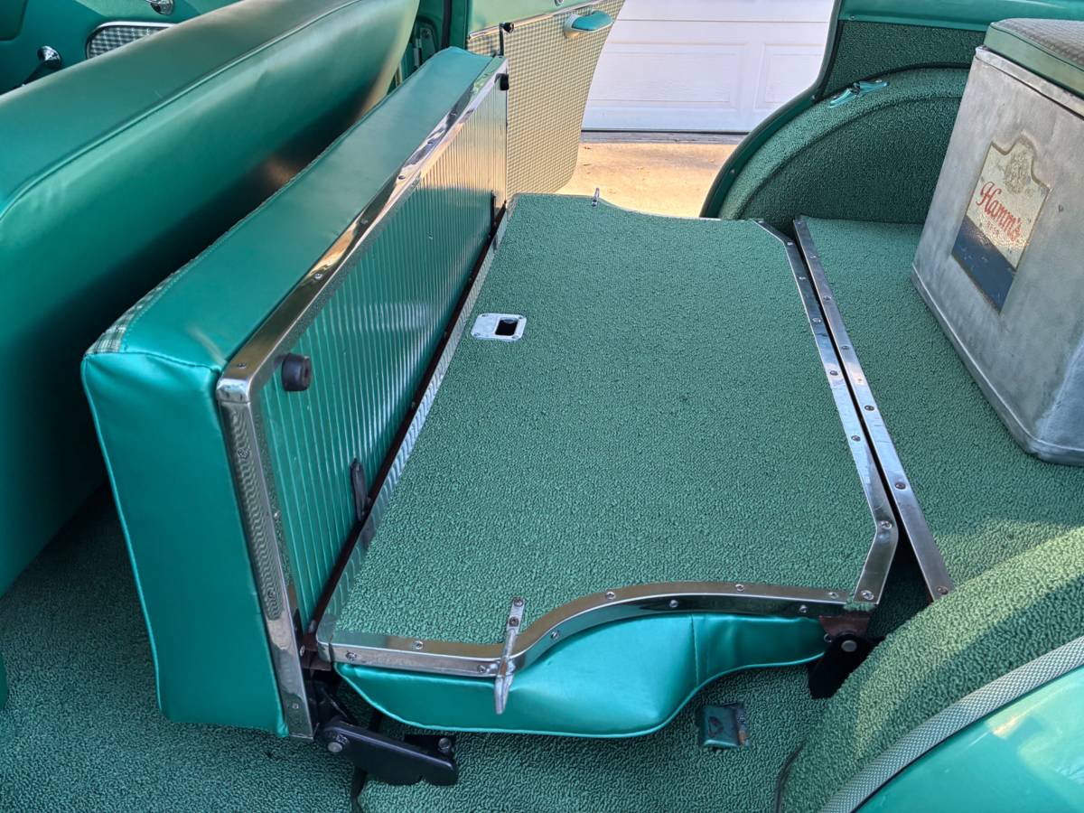 Ford-country-sedan-wagon-1954-green-13