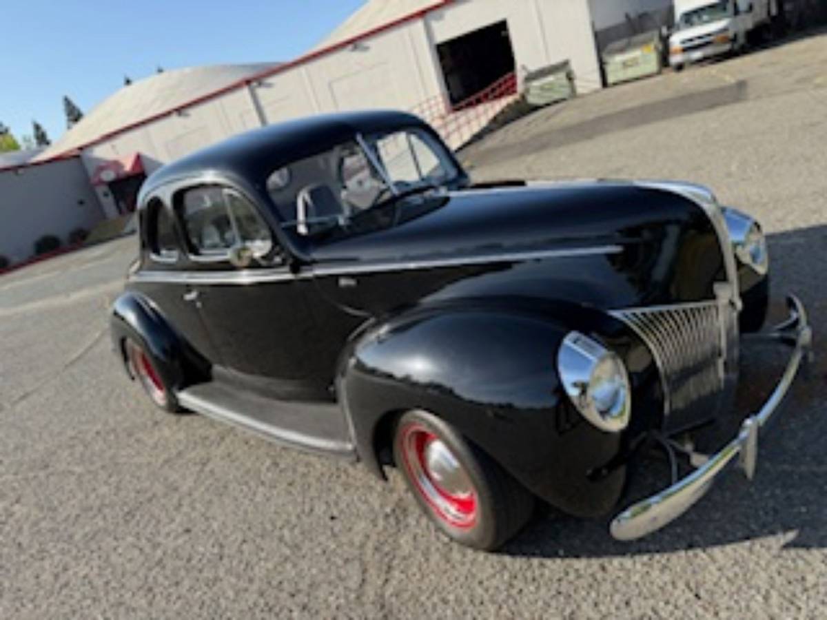 Ford-coupe-1940-black-2