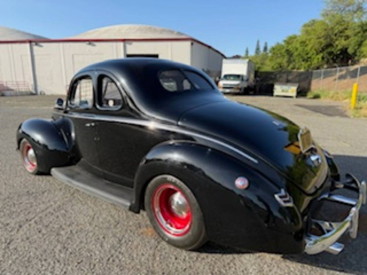 Ford-coupe-1940-black-3
