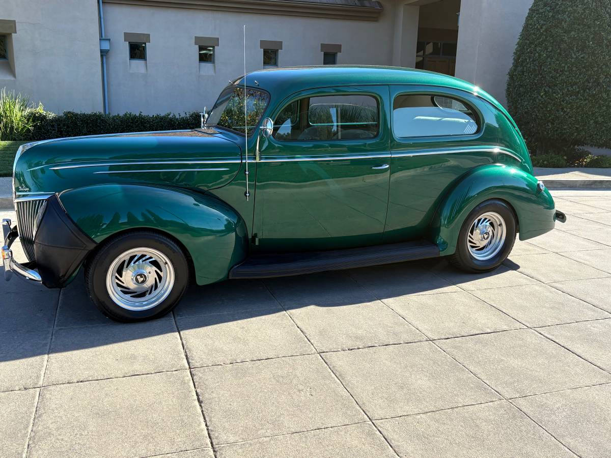 Ford-coupe-deluxe-1940-green-1