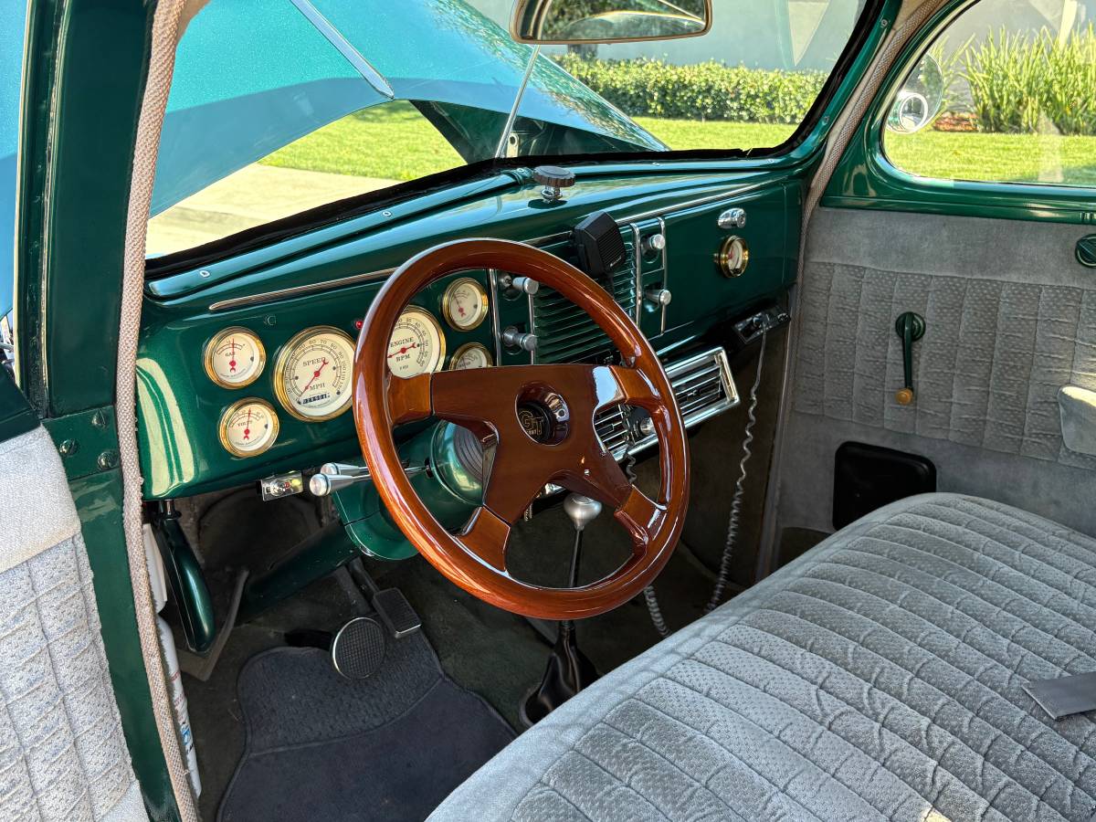 Ford-coupe-deluxe-1940-green-17