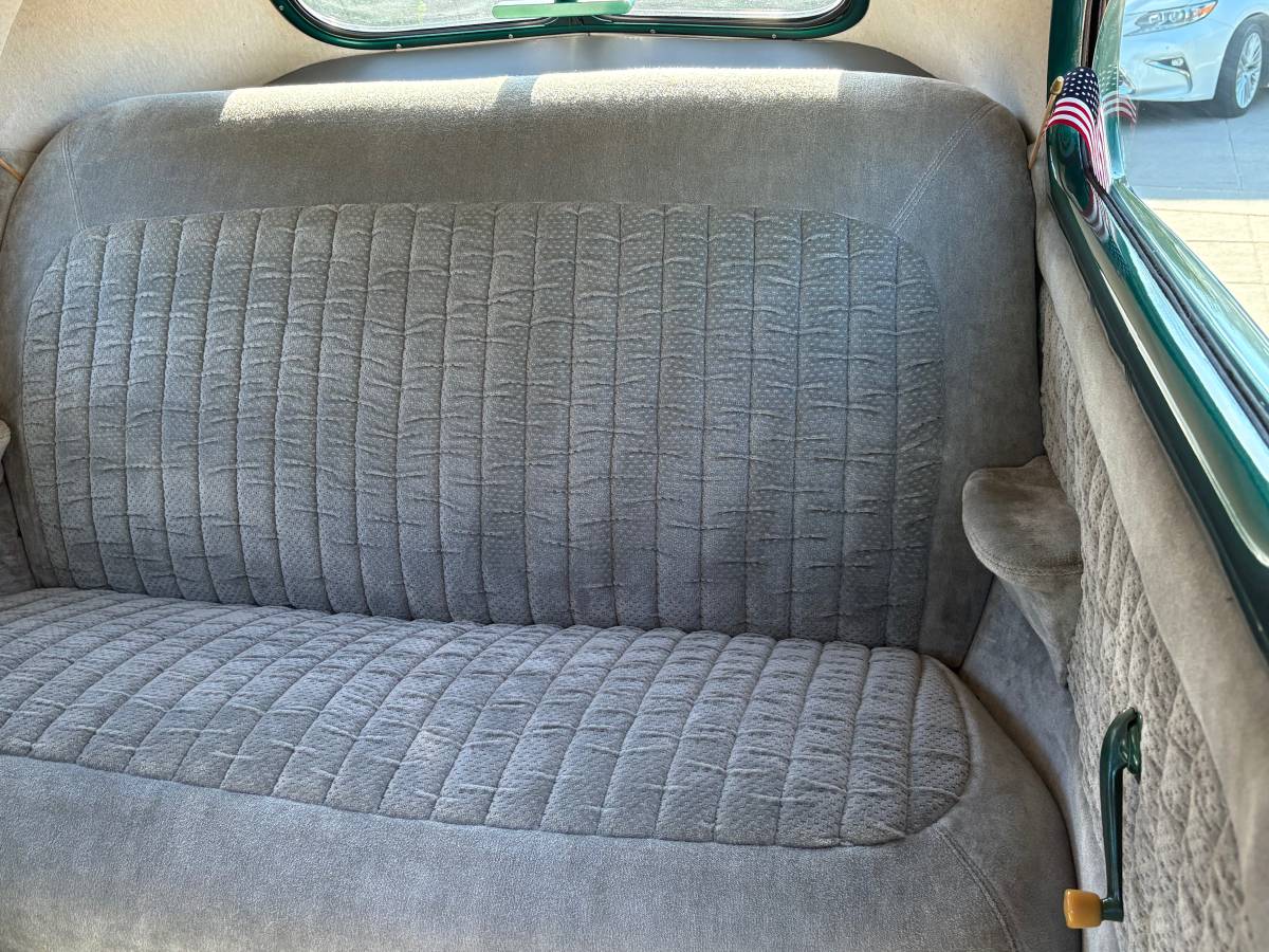 Ford-coupe-deluxe-1940-green-18