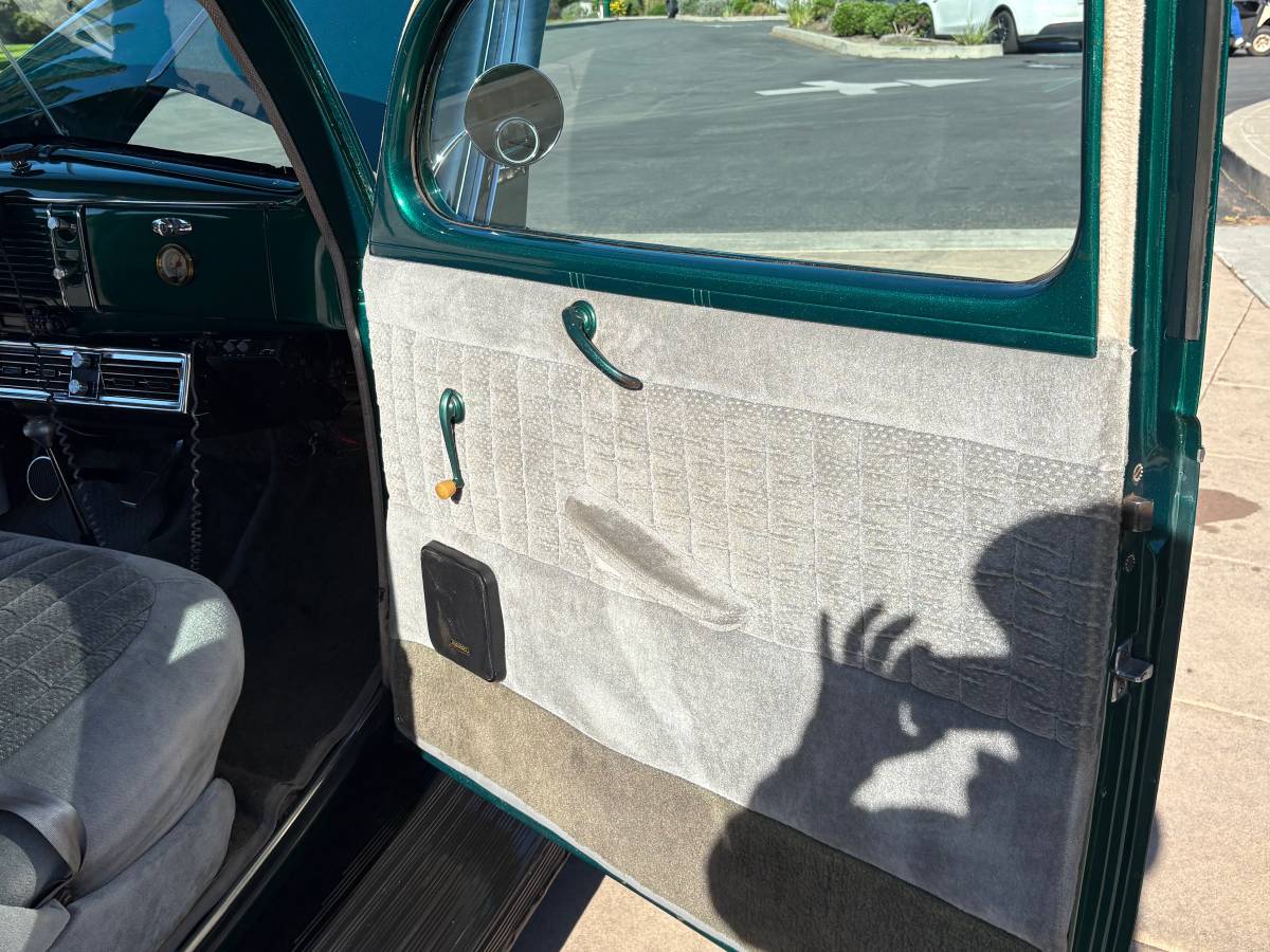 Ford-coupe-deluxe-1940-green-21