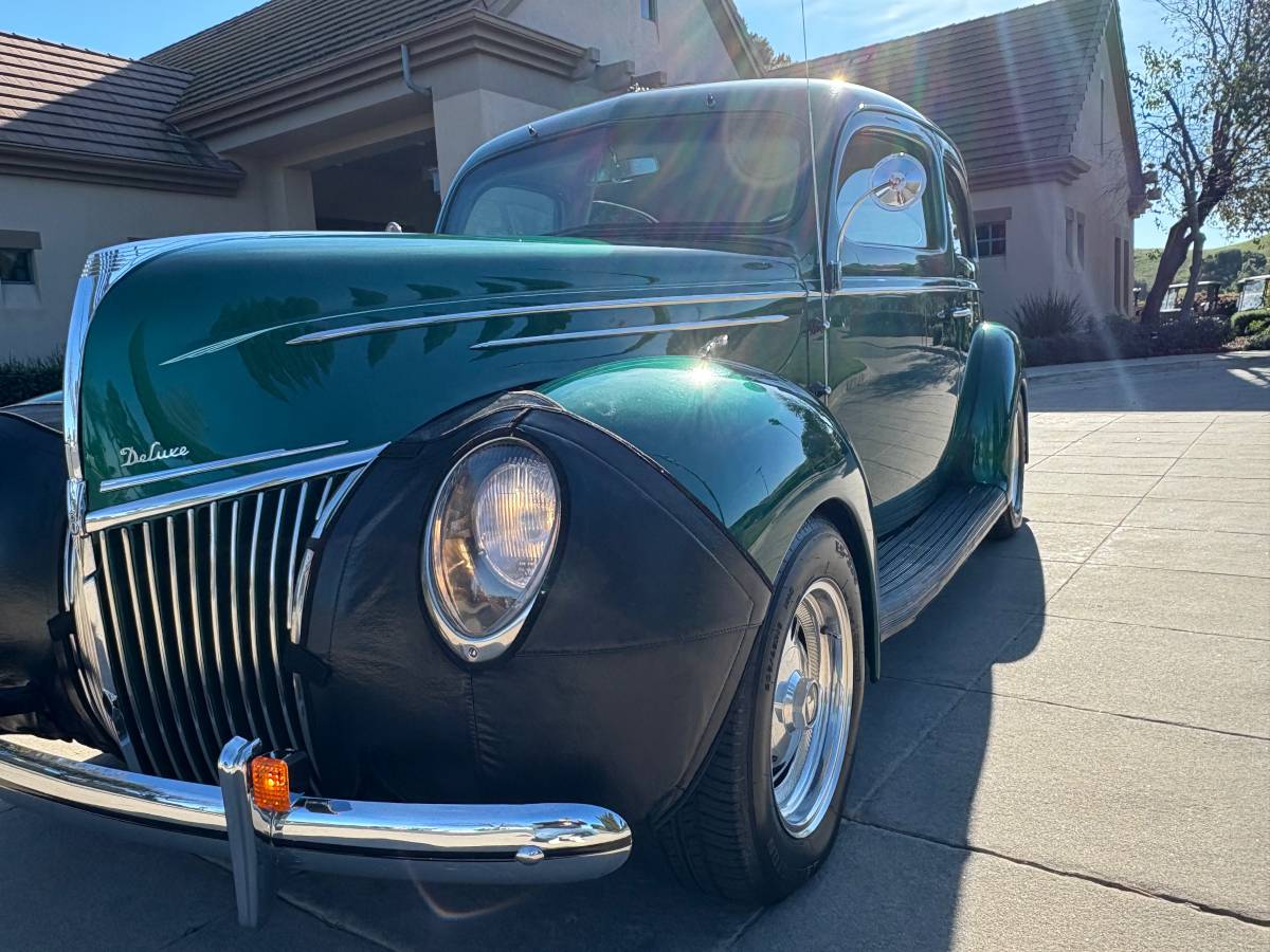 Ford-coupe-deluxe-1940-green-21