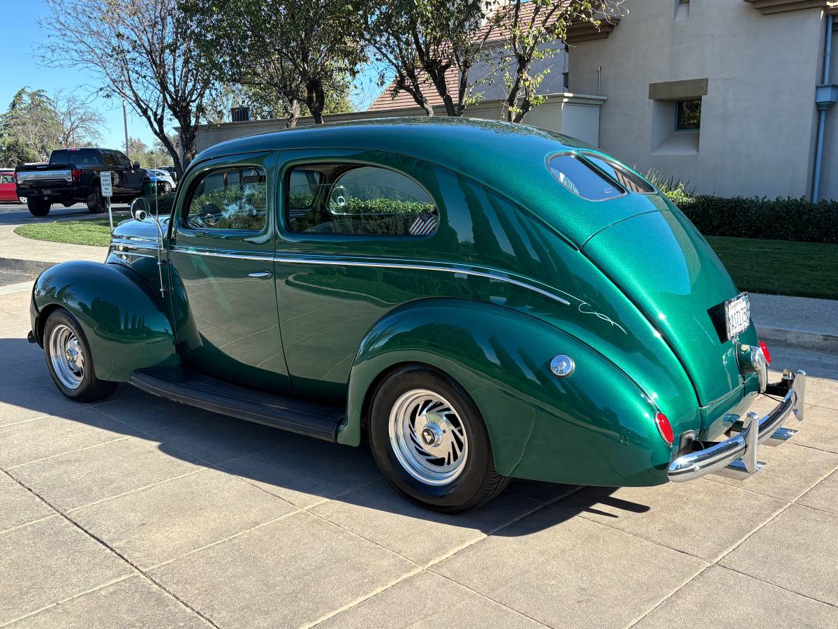 Ford-coupe-deluxe-1940-green-3