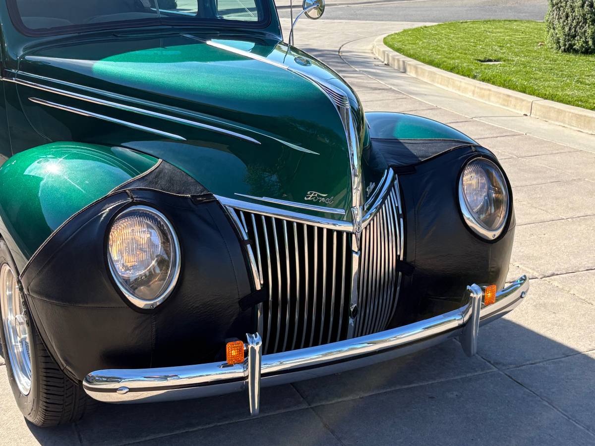 Ford-coupe-deluxe-1940-green-3