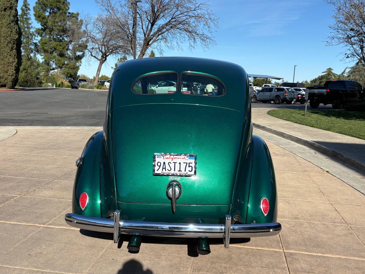 Ford-coupe-deluxe-1940-green-4