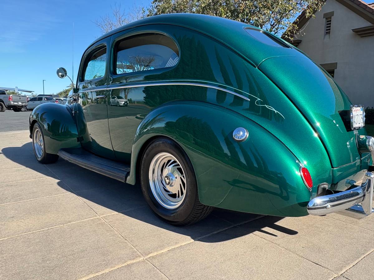 Ford-coupe-deluxe-1940-green-4