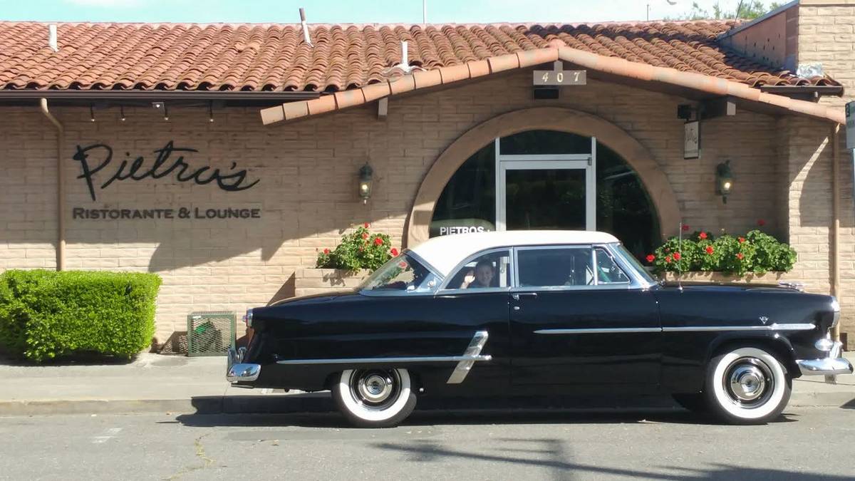 Ford-crestline-victoria-1953-2