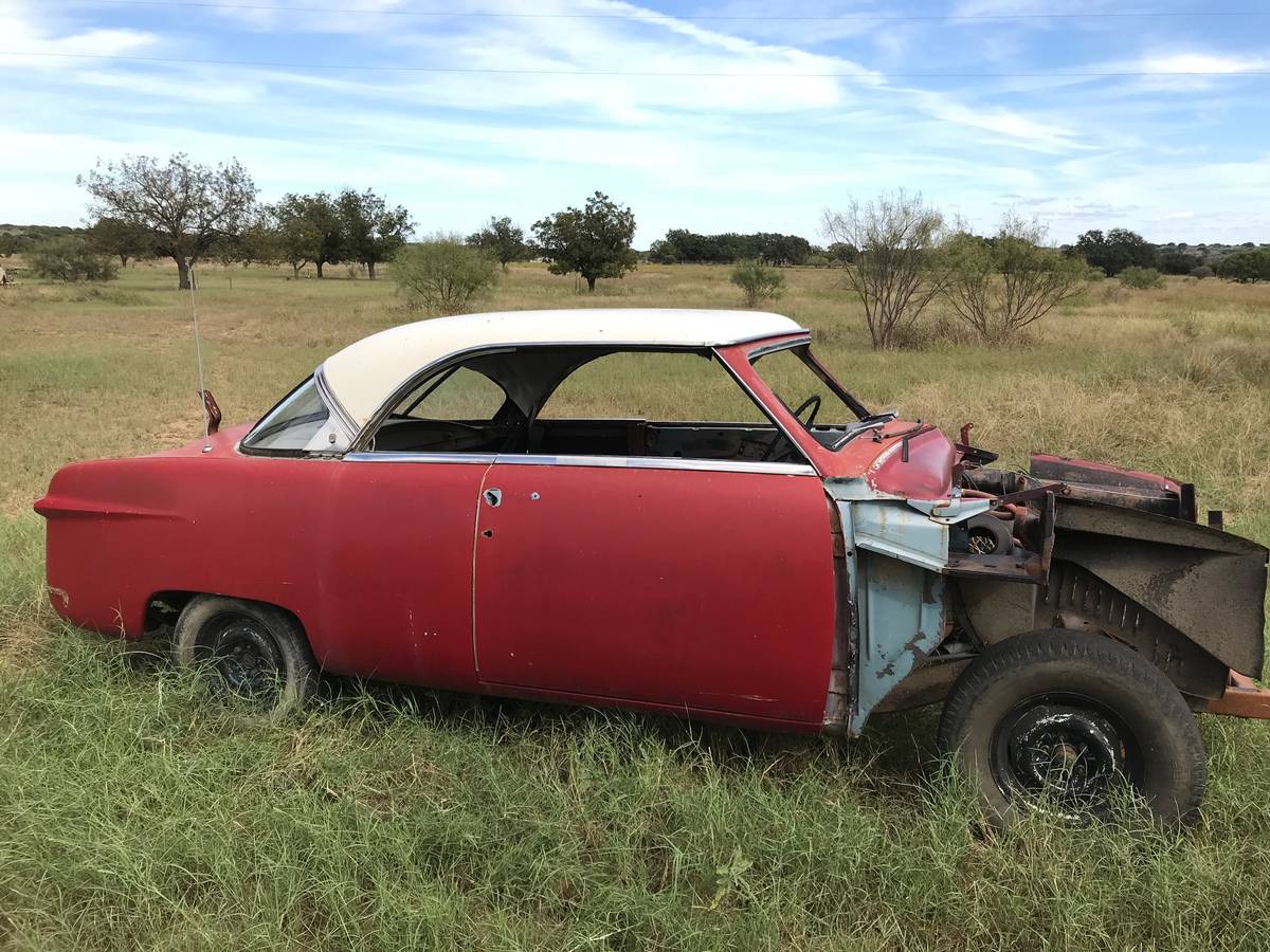 Ford-crown-victoria-1951-red