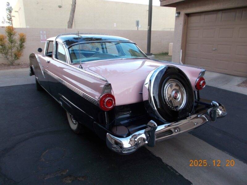 Ford-crown-victoria-1956-black-3
