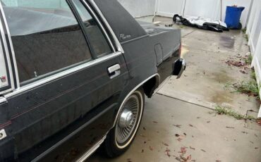 Ford-crown-victoria-1986-black-3