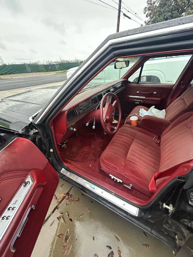 Ford-crown-victoria-1986-black-4