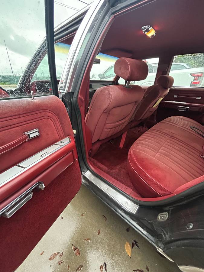 Ford-crown-victoria-1986-black-5