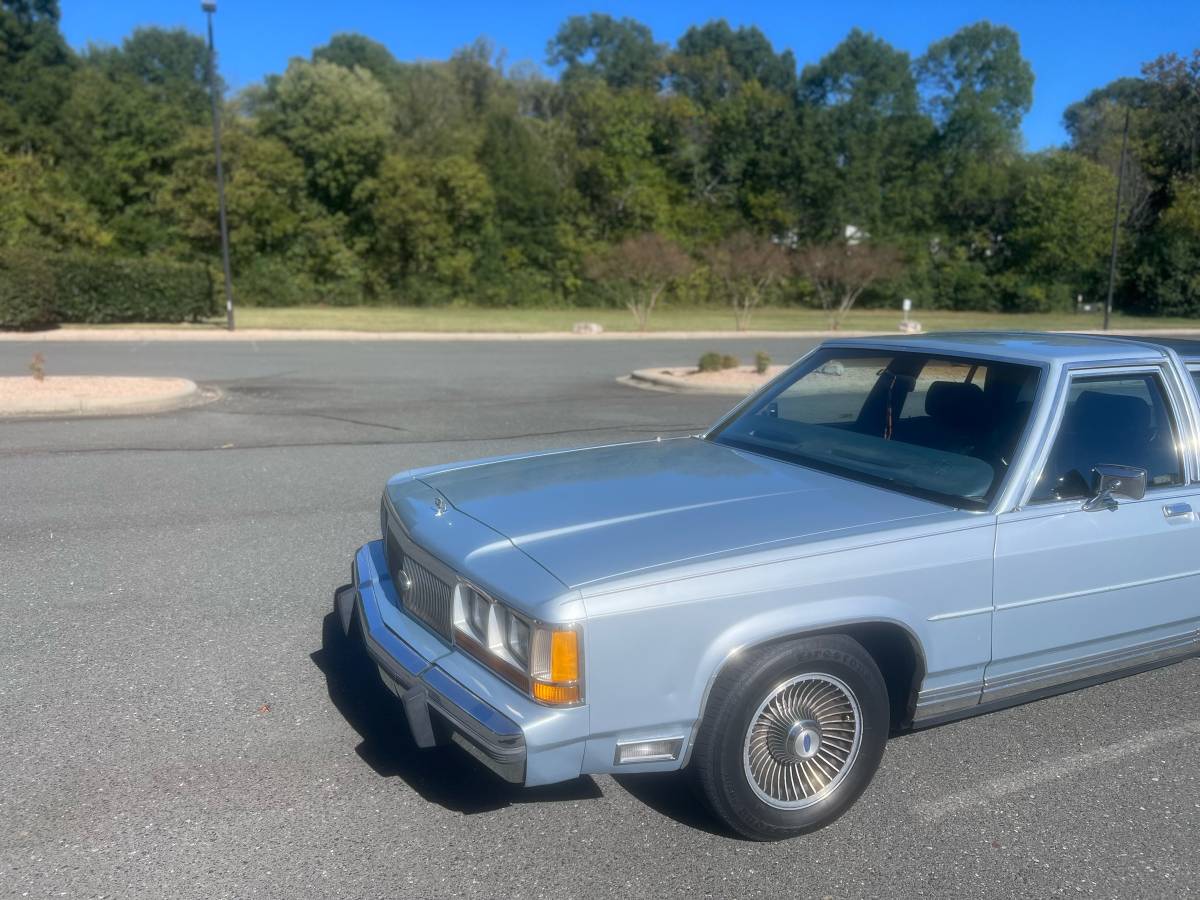 Ford-crown-victoria-1989-blue-4