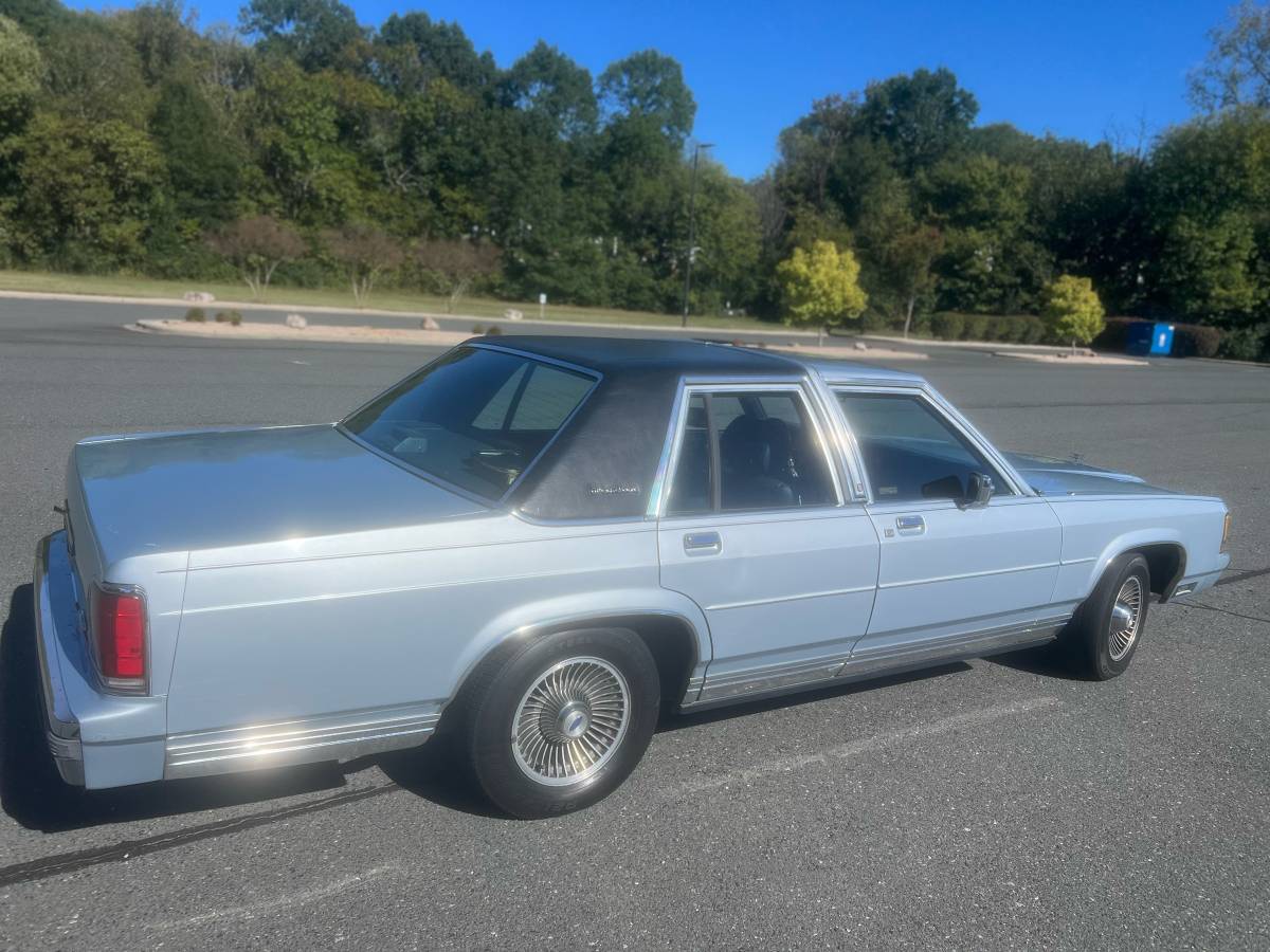 Ford-crown-victoria-1989-blue-6