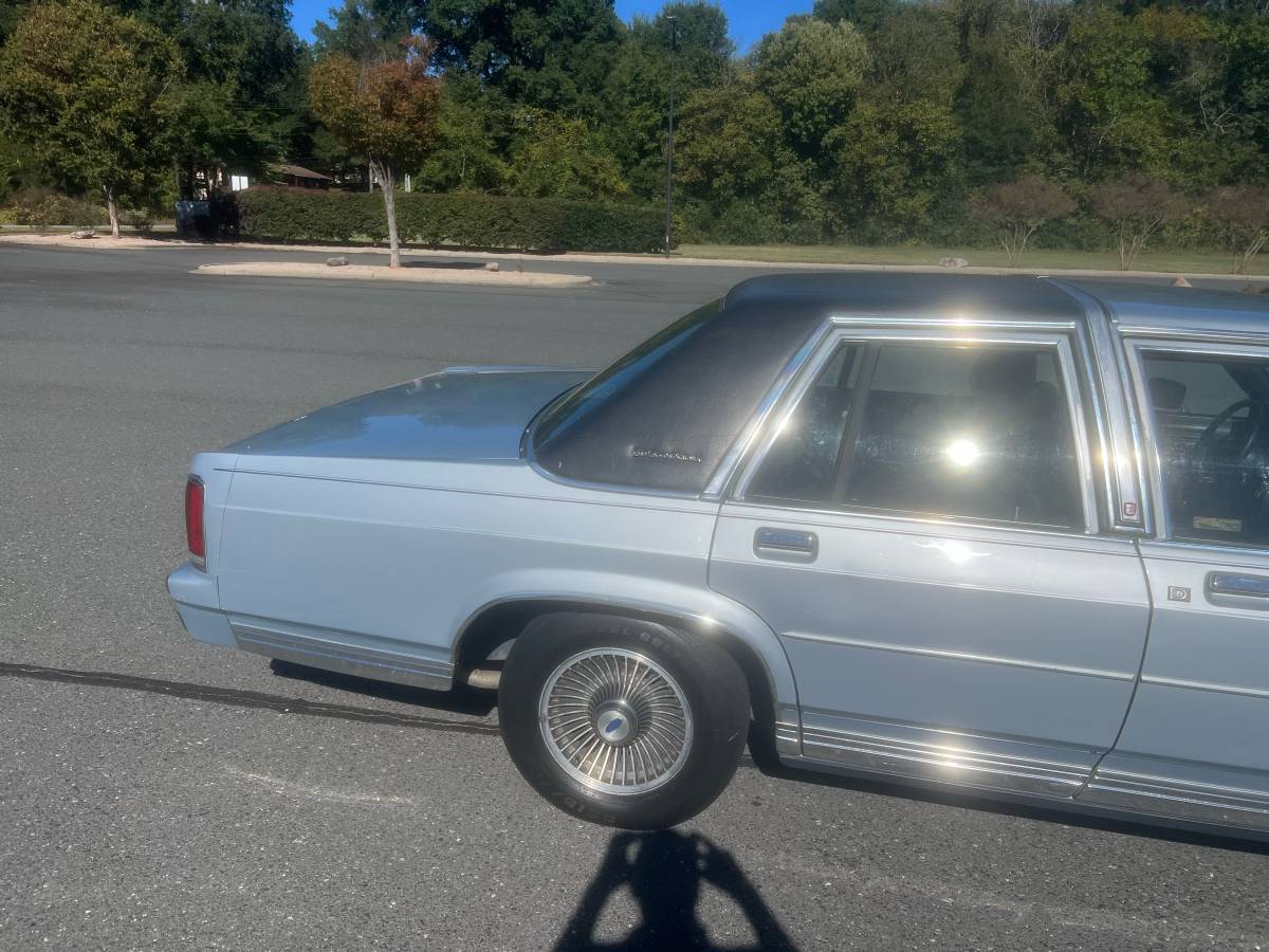 Ford-crown-victoria-1989-blue-7