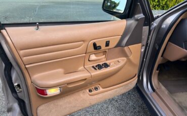 Ford-crown-victoria-1995-10
