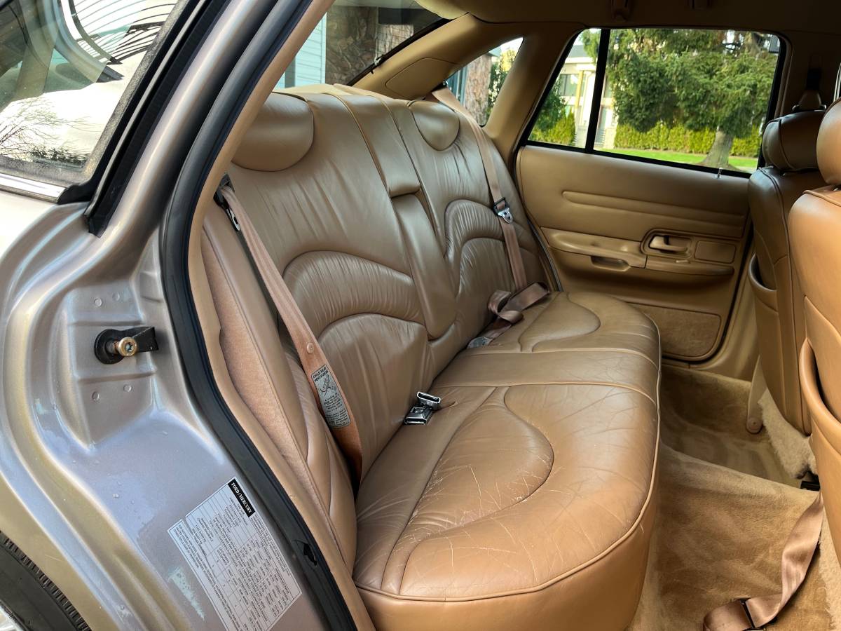 Ford-crown-victoria-1995-13