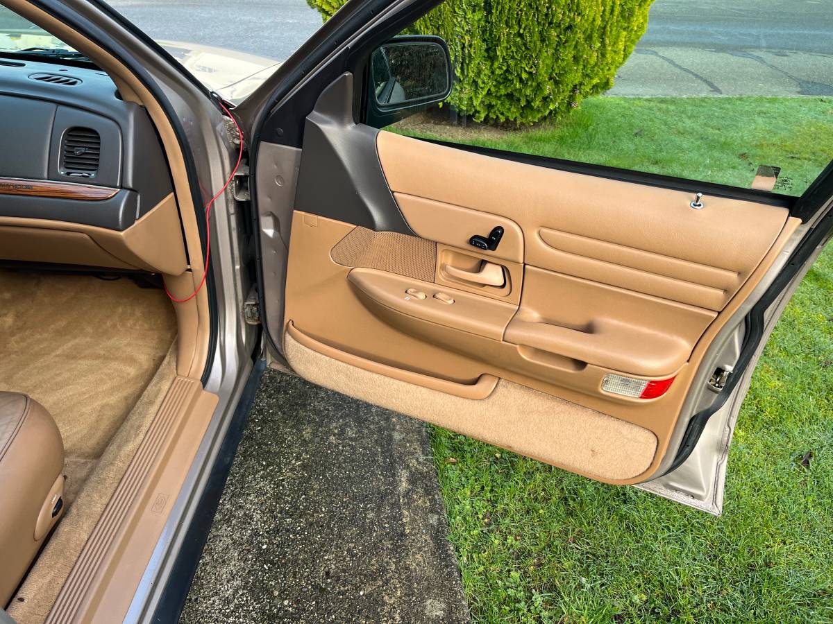 Ford-crown-victoria-1995-14