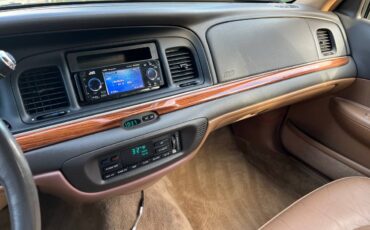 Ford-crown-victoria-1995-17