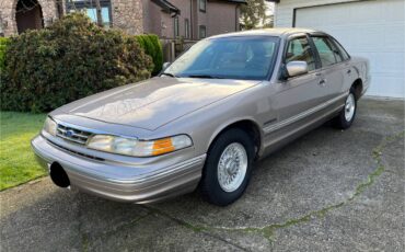 Ford-crown-victoria-1995