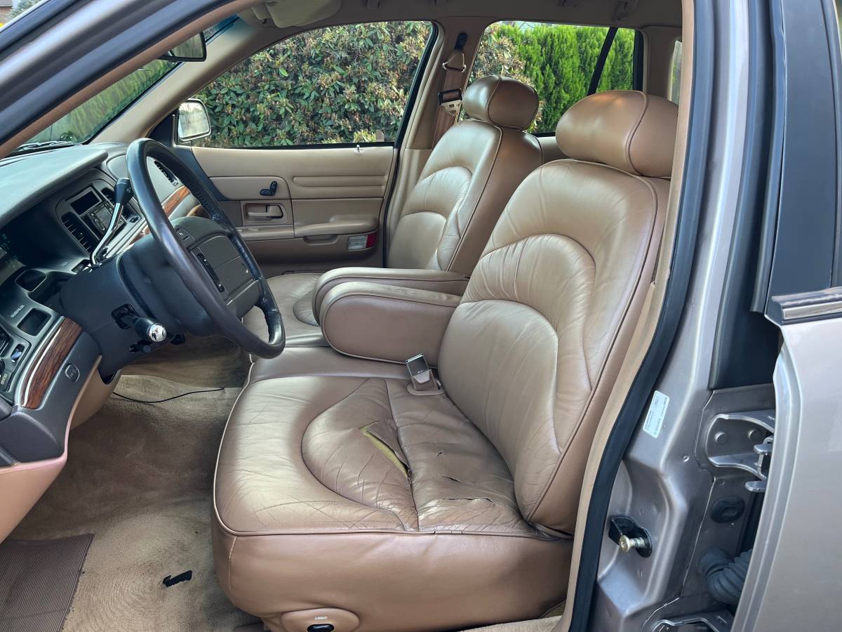Ford-crown-victoria-1995-3