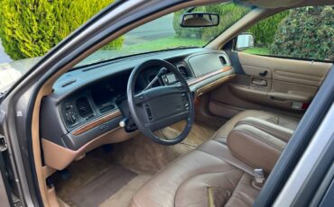 Ford-crown-victoria-1995-4